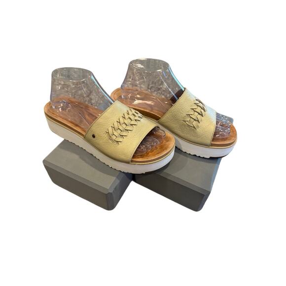 UGG Delaney Women’s Leather Platform Sandals Size 9 Beige Slip-On Slide Comfort - Picture 1 of 8